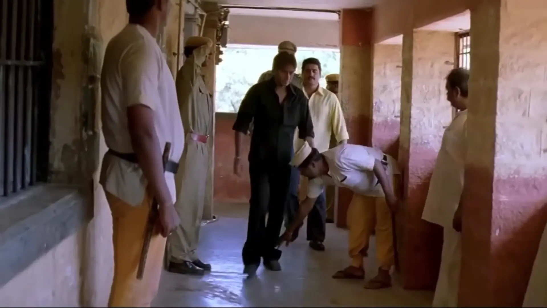 Ajay Devgn Entry In Apaharan