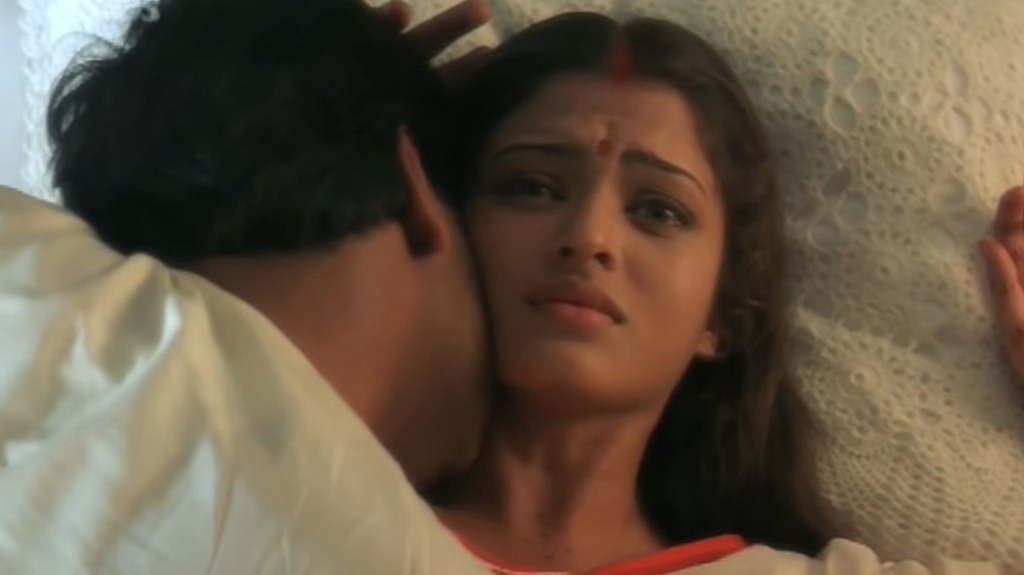 Ajay Devgn Kissing Aishwarya Rai Bachchan in Hum Dil De Chuke Sanam movie meme template