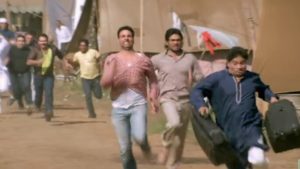 Raju and Shyam running after Munnabhai Phir Hera Pheri Akshay Kumar Johnny Lever meme