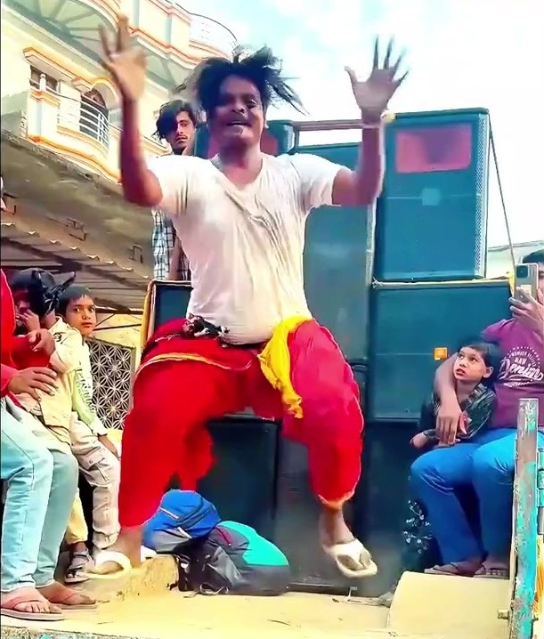 Sanni Paswan dancer Gorakhpur dancing meme template