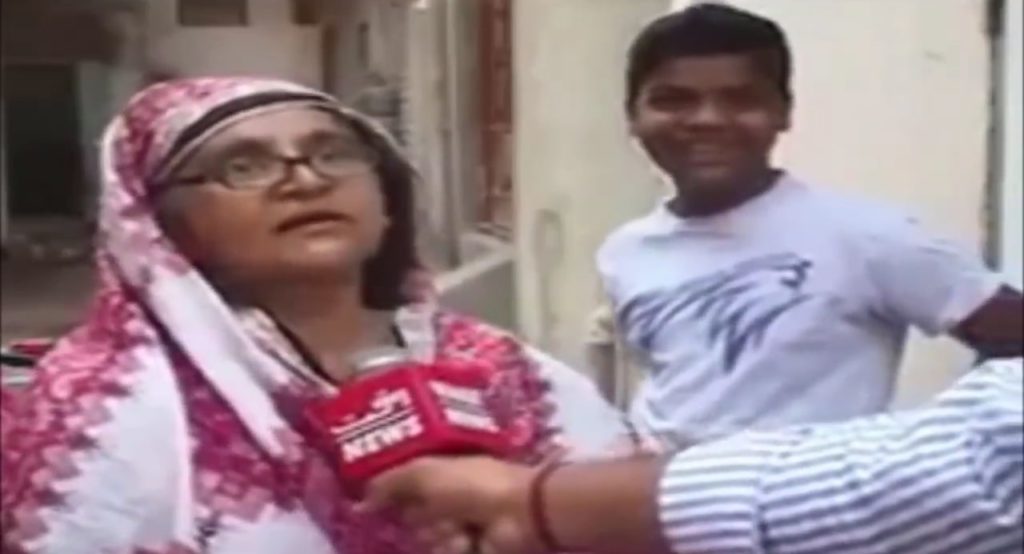 Yeh bik gayi hai gormint bhadwi aunty abusing viral youtube video meme template